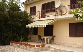 Apartments Dezelic